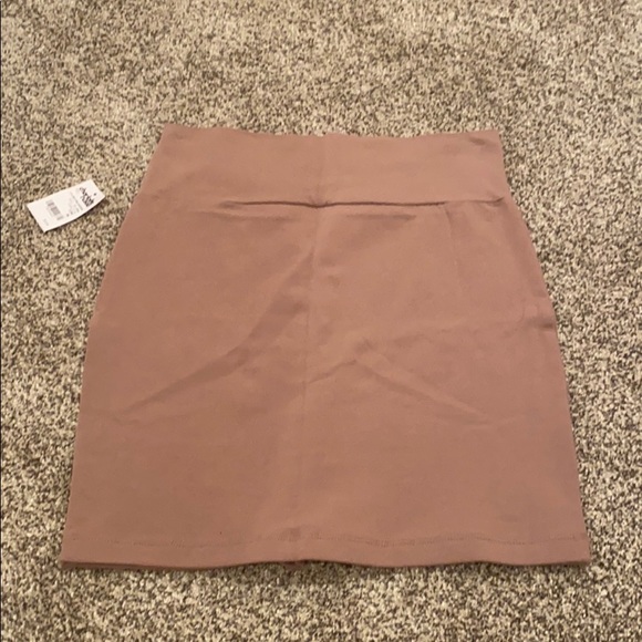 Short Pencil Skirt - Picture 2 of 2